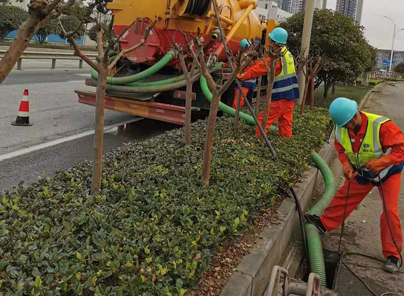 广华办事处市政管道清淤