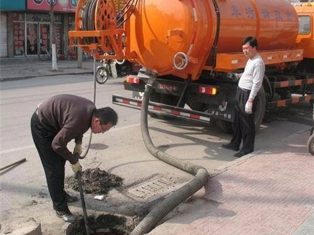广华办事处清掏化粪池，健康生活从这里开始