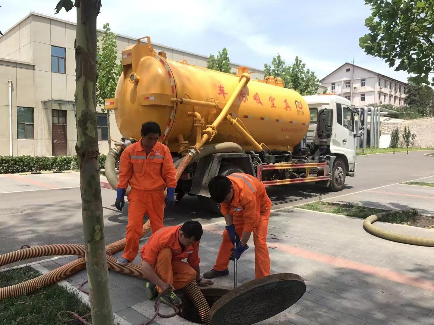 广华办事处化粪池清理与5-8吨吸粪车施工效率分析